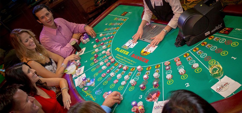 Luật chơi baccarat vô cùng đơn giản và dễ dàng