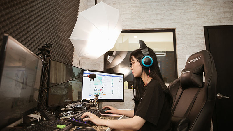 nữ streamer